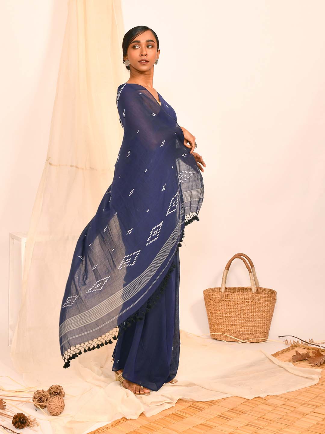 PURE ELEGANCE (BENGAL HANDLOOM 100% PURE COTTON SAREE)