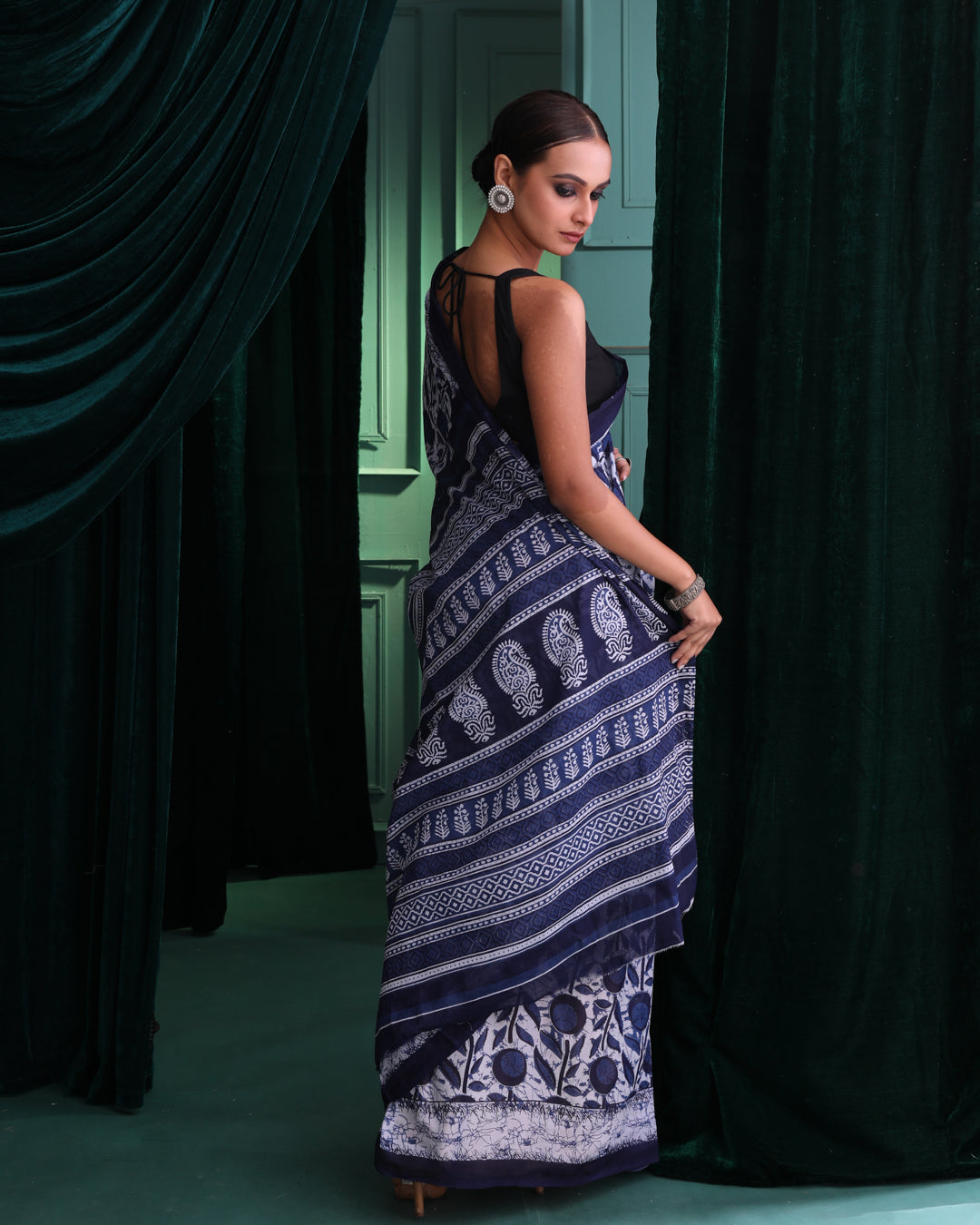 OCEANIC ELEGANCE (IKKAT MUL MUL COTTON SAREE)