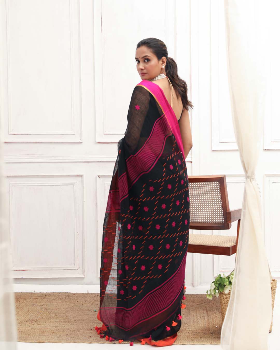 EVERYDAY ELEGANCE (HANDLOOM PURE LINEN SAREE)