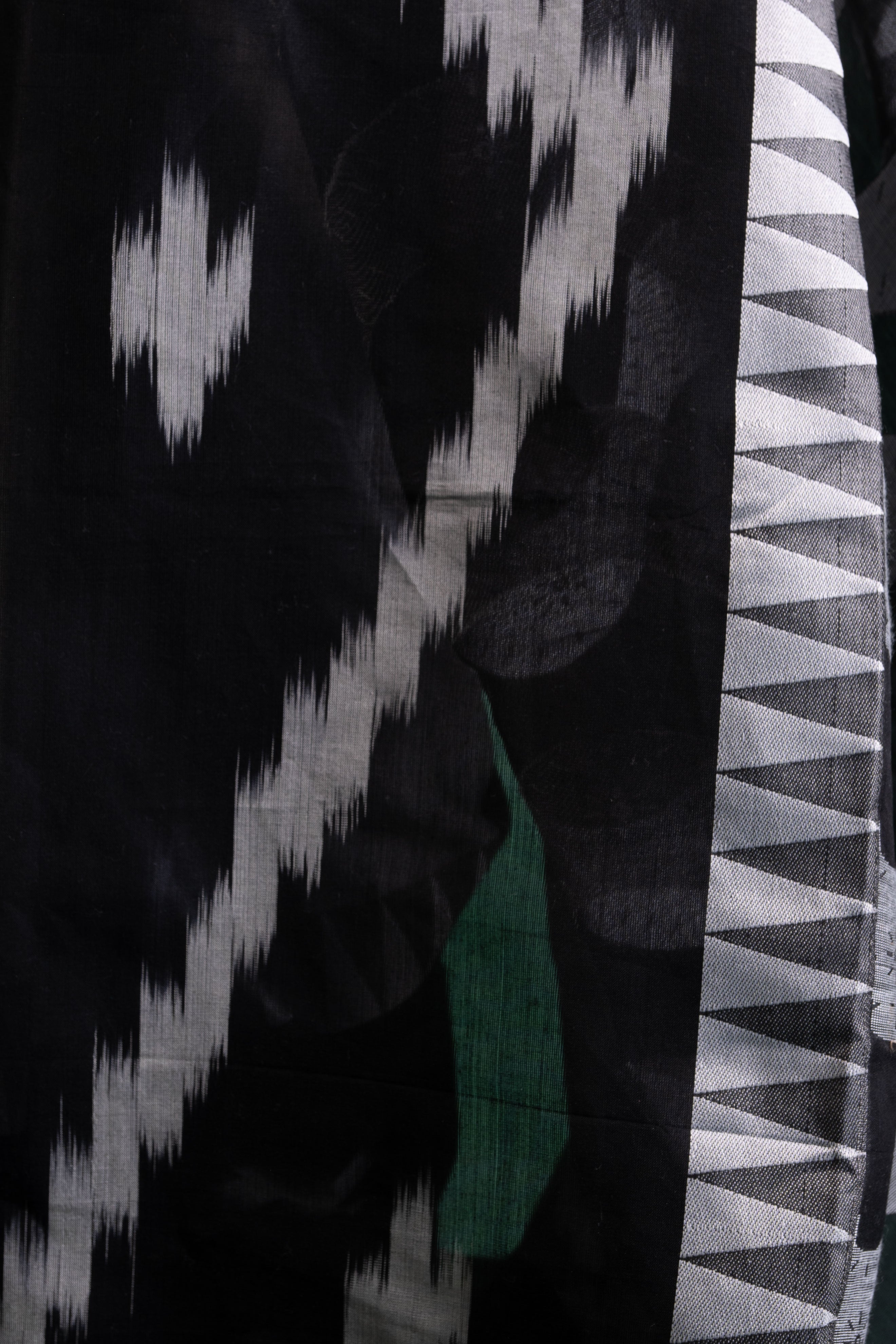 Noir Wave Ikat Bengal Handloom Cotton Saree