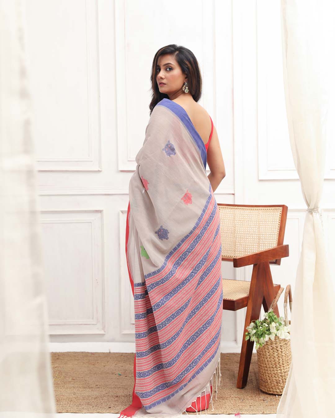 CHARCOAL GRACE (HANDLOOM 100% PURE COTTON SAREE)