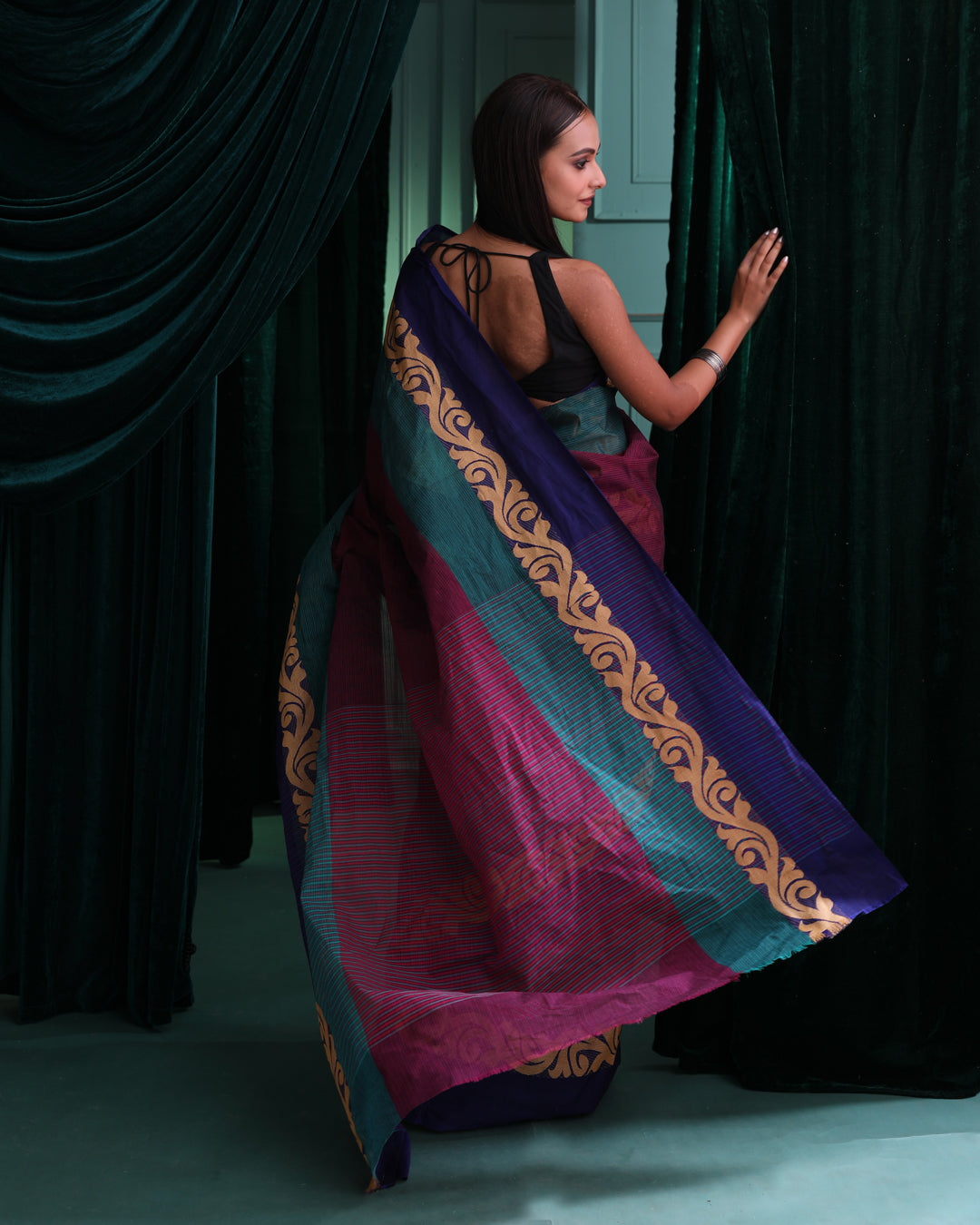 VIBRANT EASE (JAMDANI SAREE)