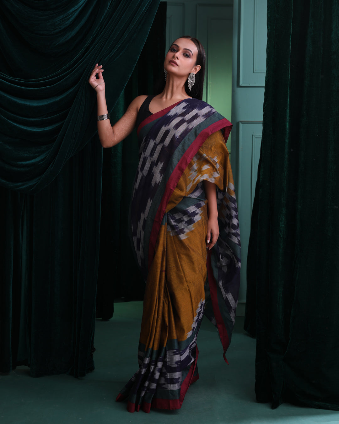 GOLDEN GLOW (IKAT SAREE)