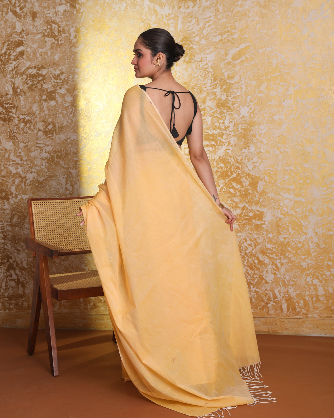 RADIANT POISE (HANDLOOM 100% PURE COTTON SAREE)