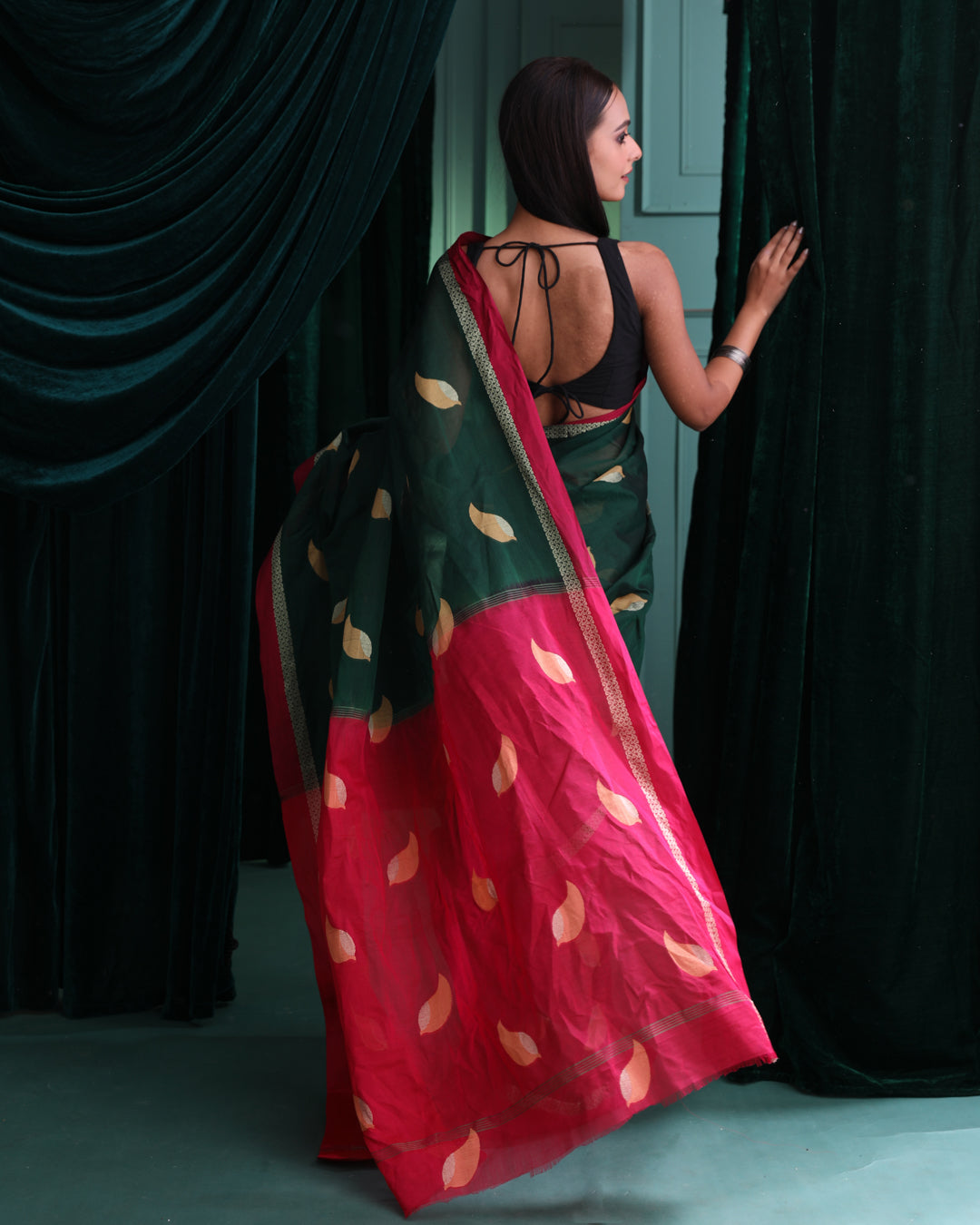 ENCHANTED VERDANCE (HANDLOOM 100% PURE COTTON SAREE)