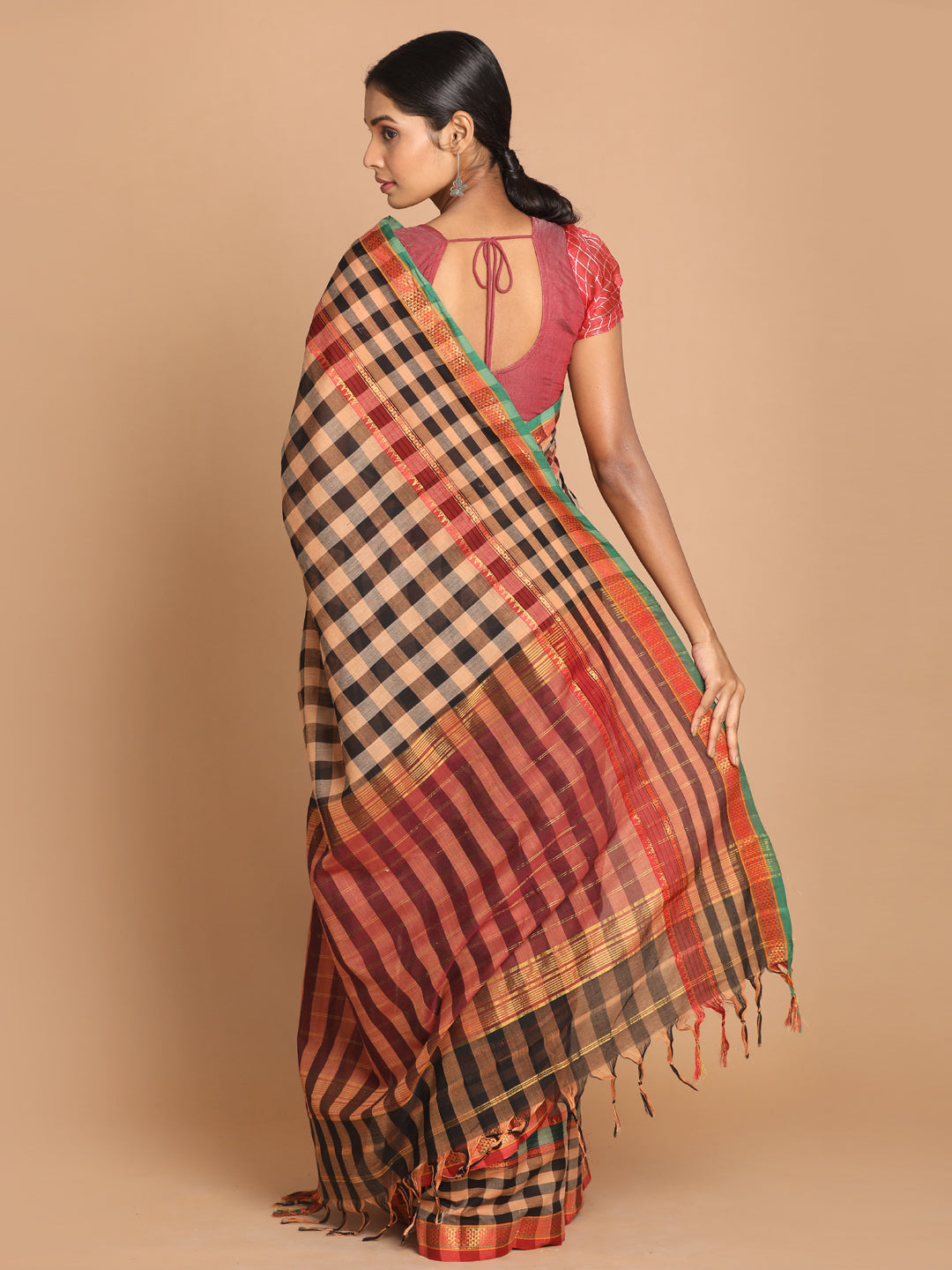 Indethnic Beige Pure Cotton Solid Saree - View 3