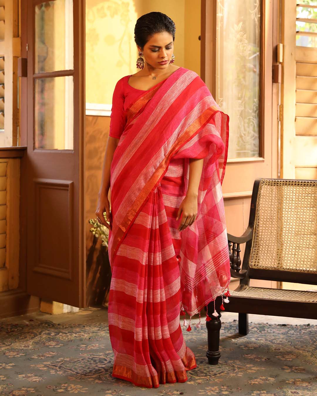 CRIMSON FLAIR  (BENGAL HANDLOOM PURE LINEN SAREE)