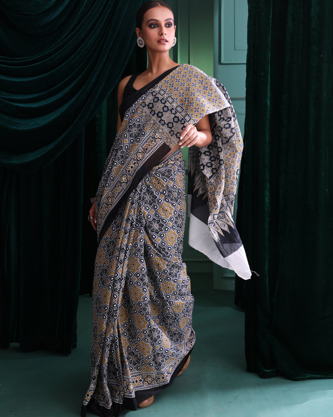 STEEL SERENITY (  SAREE)