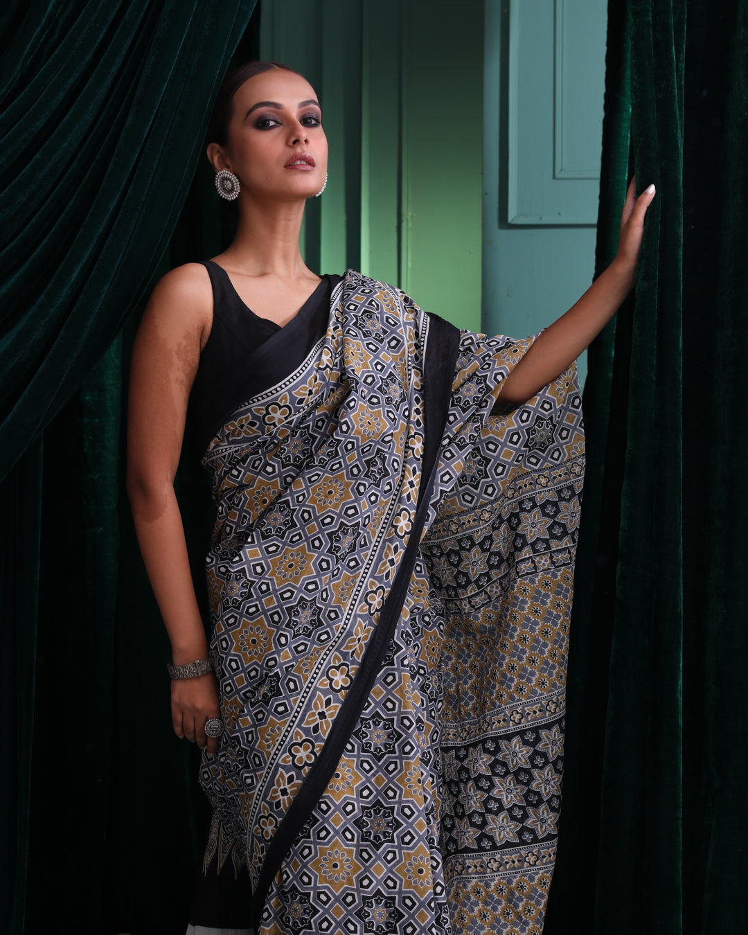 STEEL SERENITY (  SAREE)