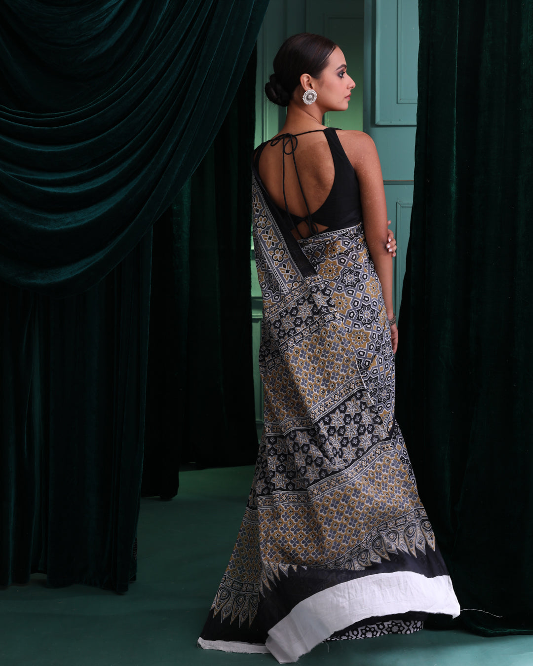 STEEL SERENITY (  SAREE)