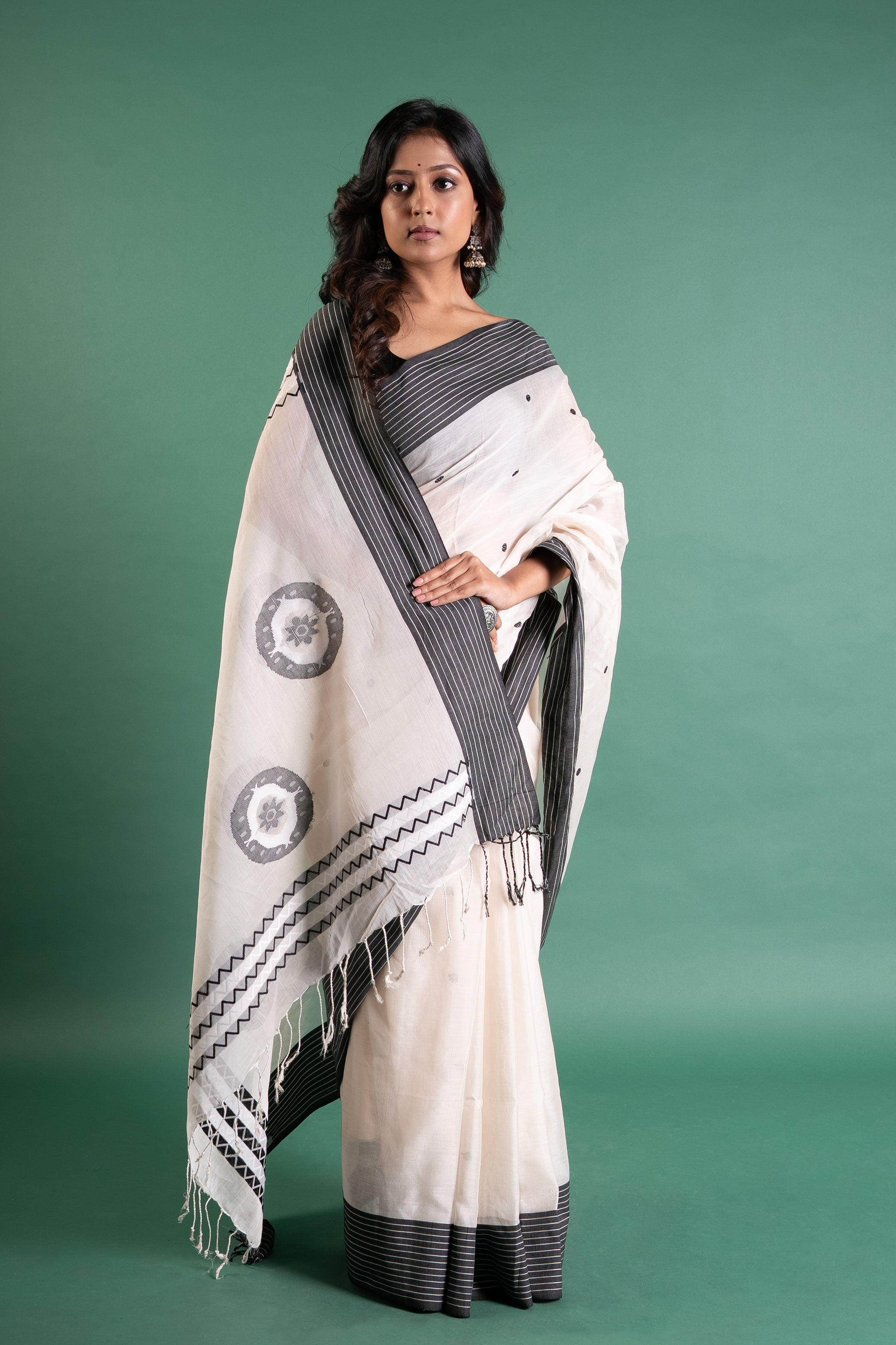 Noir Whisper Ivory Bengal Handloom Cotton Saree