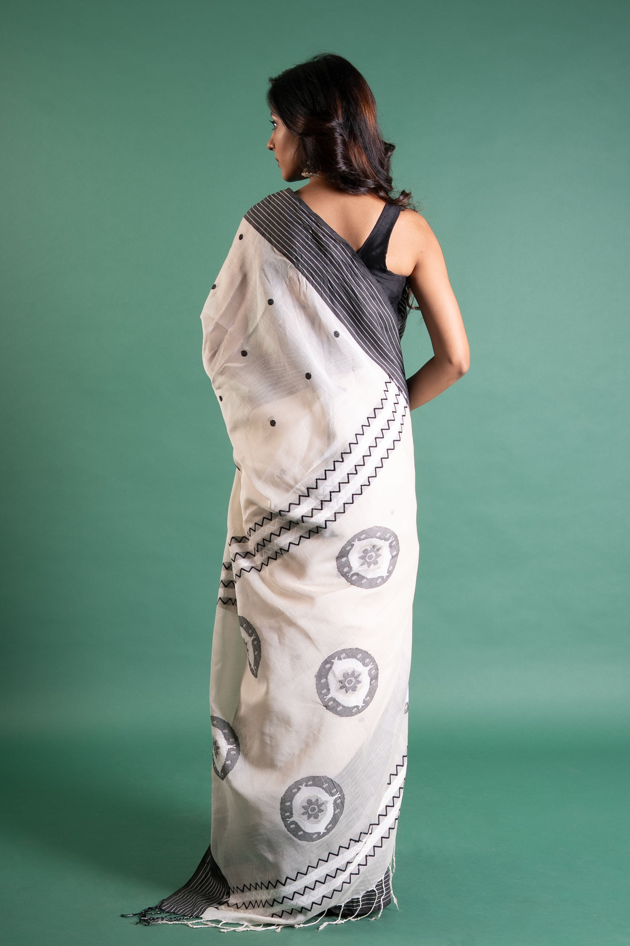Noir Whisper Ivory Bengal Handloom Cotton Saree