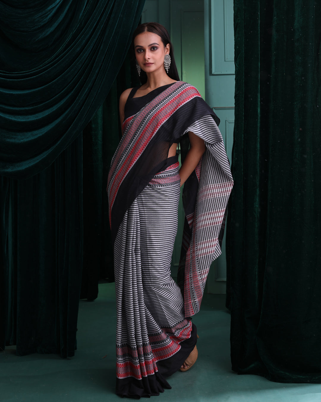 NOIR STRIPES (TAANT  SAREE)