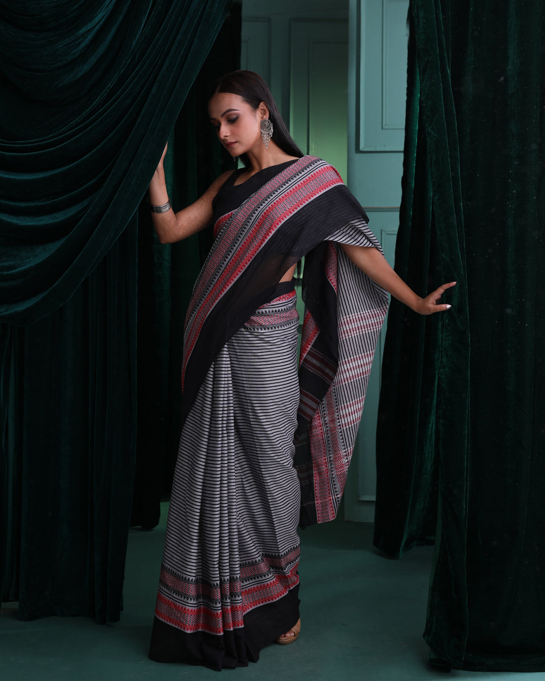 NOIR STRIPES (TAANT  SAREE)