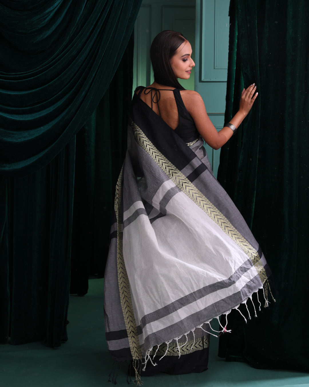 SUBTLE ELEGANCE (JAMDANI  SAREE)