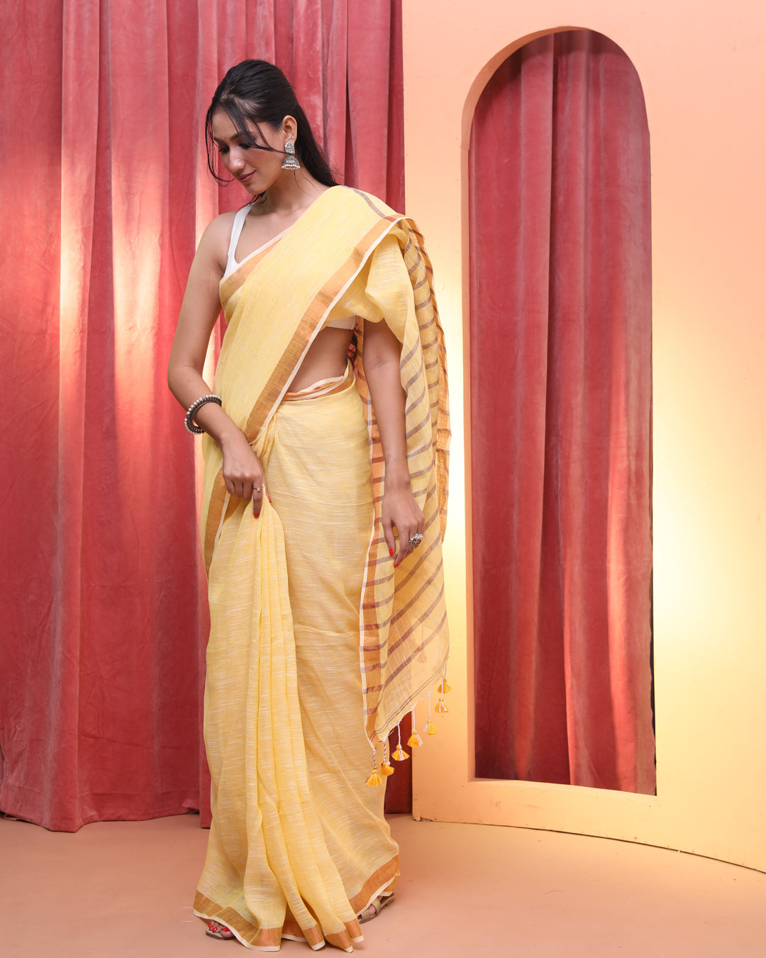 RADIANT HARMONY (HANDLOOM PURE LINEN SAREE)